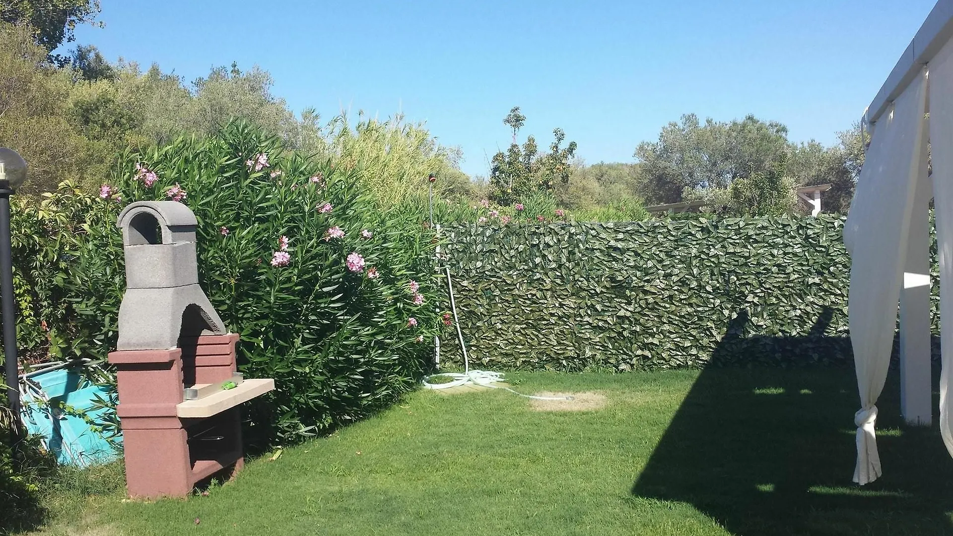 Studio In Case Peschiera-Lu Fraili, With Enclosed Garden - 2 Km From T San Teodoro